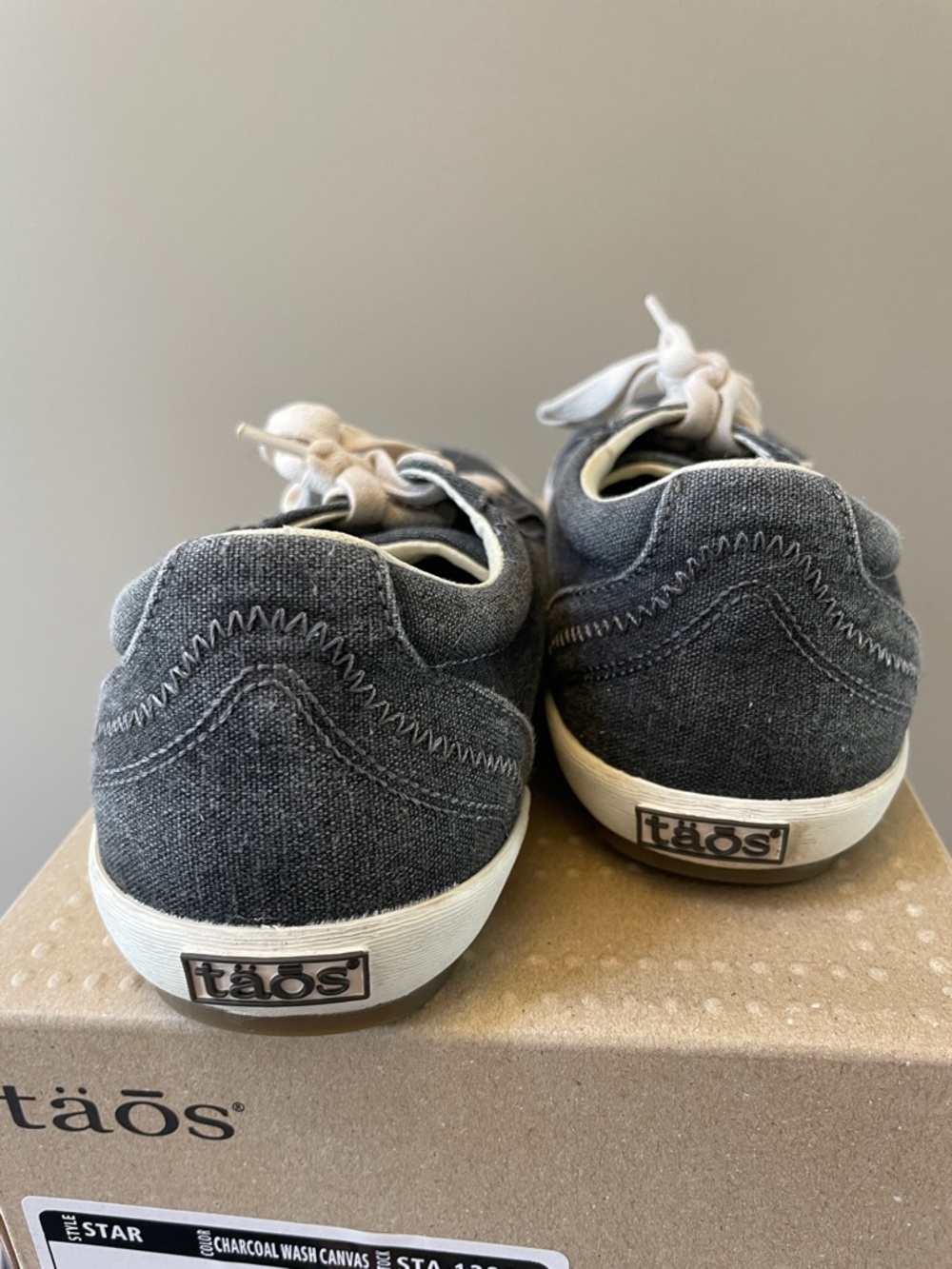 Taos Footwear Charcoal Canvas Low-Top Sneakers with Cream Laces - Picture 5 of 9